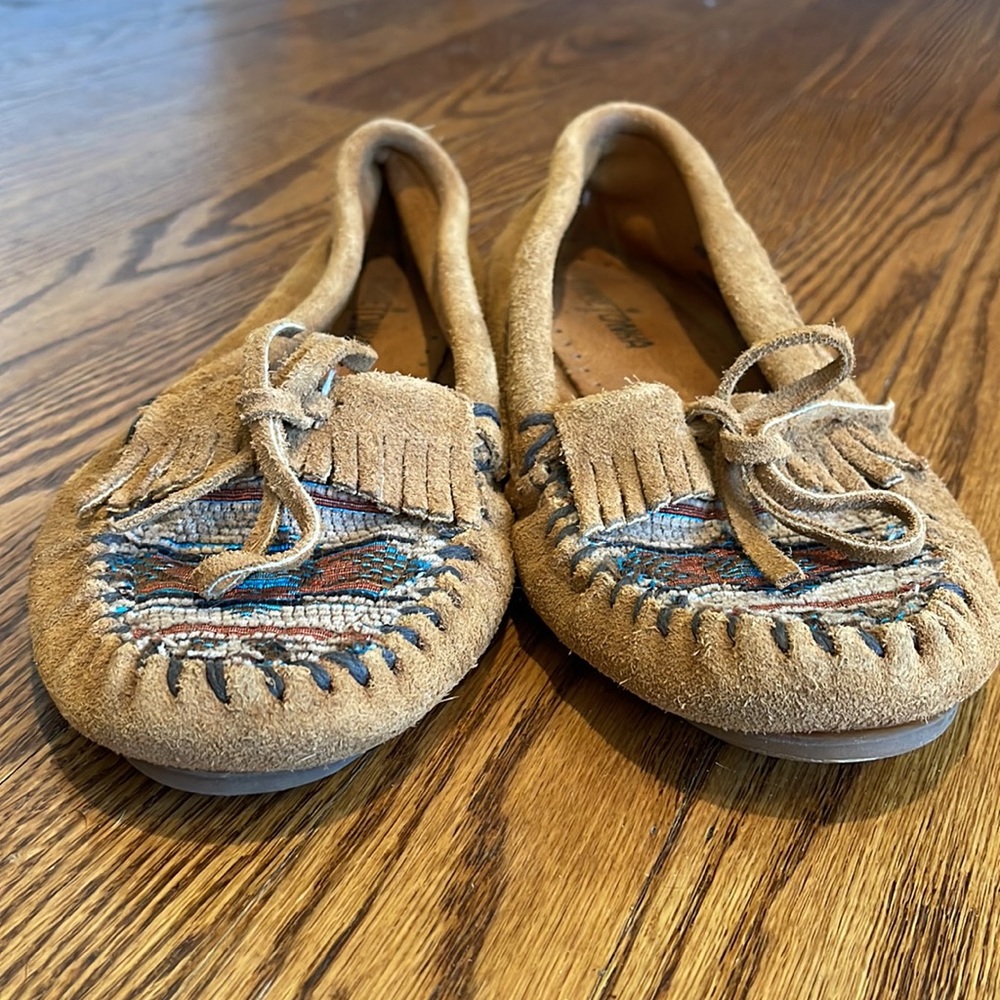 MINNETONKA Embroidered Moccasins - Picture 7 of 9